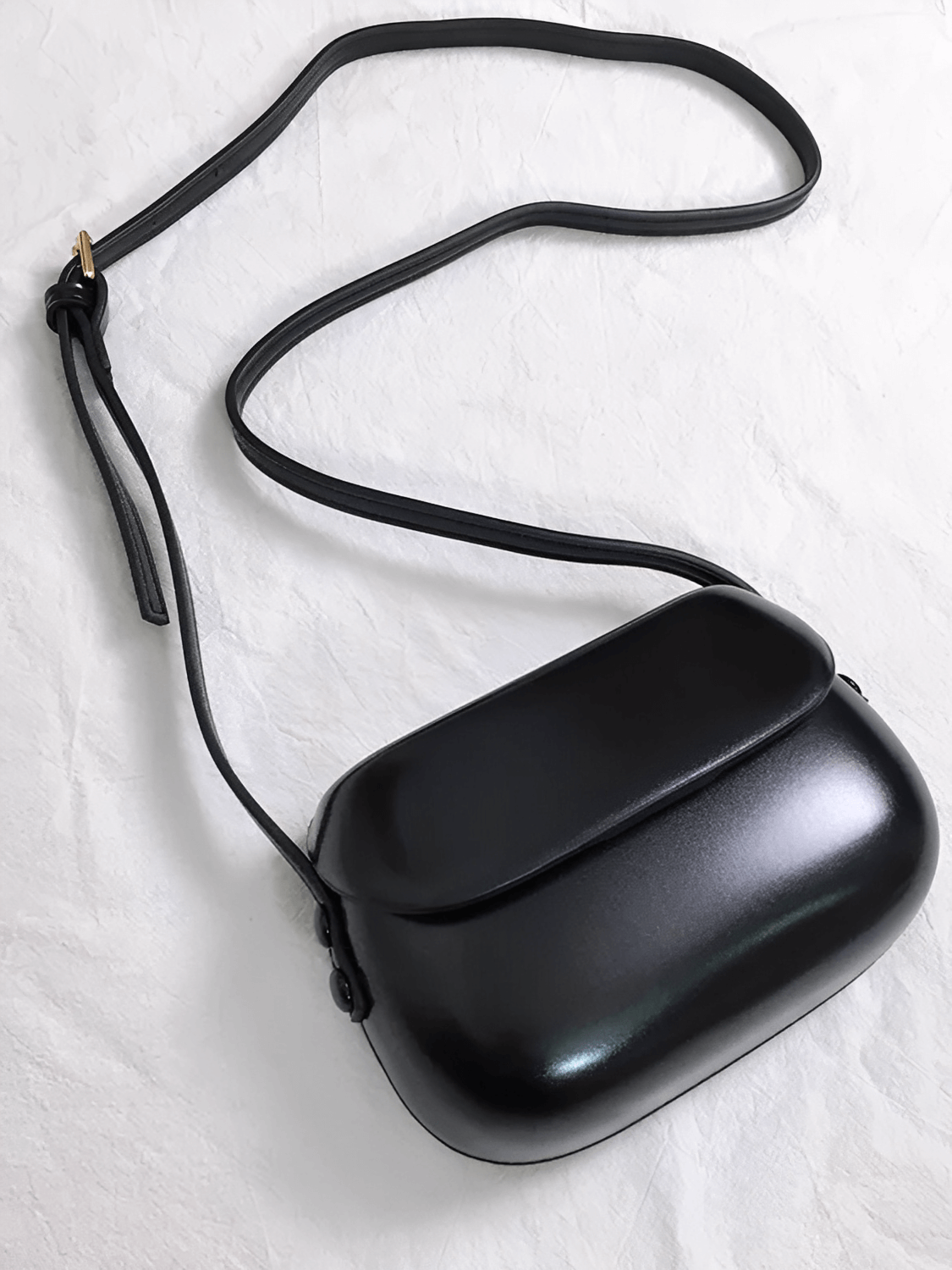 Bolsa Feminina em Couro PU com Design Arredondado Fecho Magnético e Alça Regulável – Odete