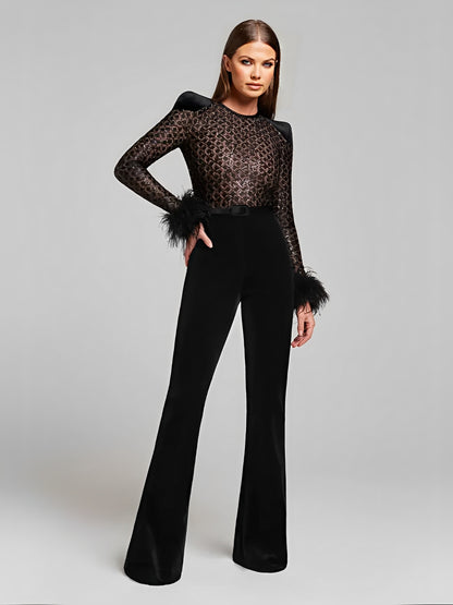 Macacão Feminino de Renda com Lantejoulas Ombreira e Punhos de Plumas e Calça Flare de Veludo - Noir