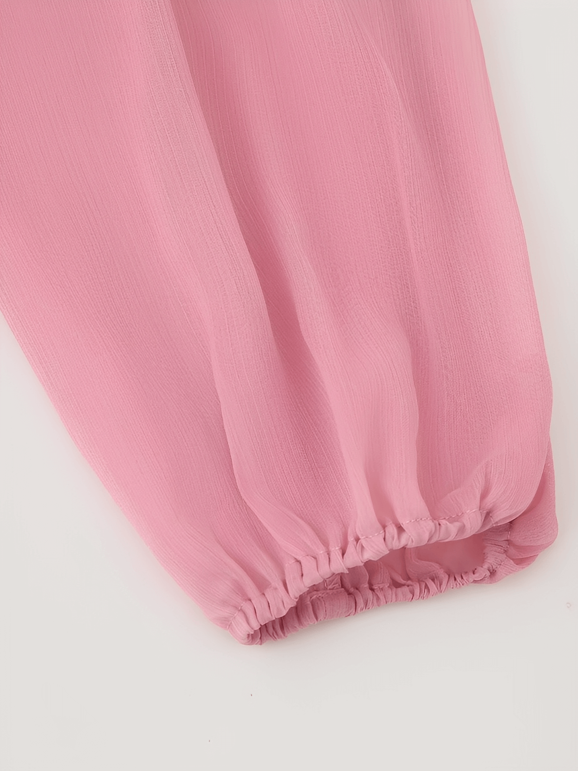 Vestido Feminino Longo em Chiffon com Babados em Camadas Decote em V e Mangas Longas – Amelie