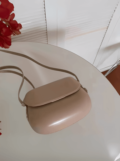 Bolsa Feminina em Couro PU com Design Arredondado Fecho Magnético e Alça Regulável – Odete