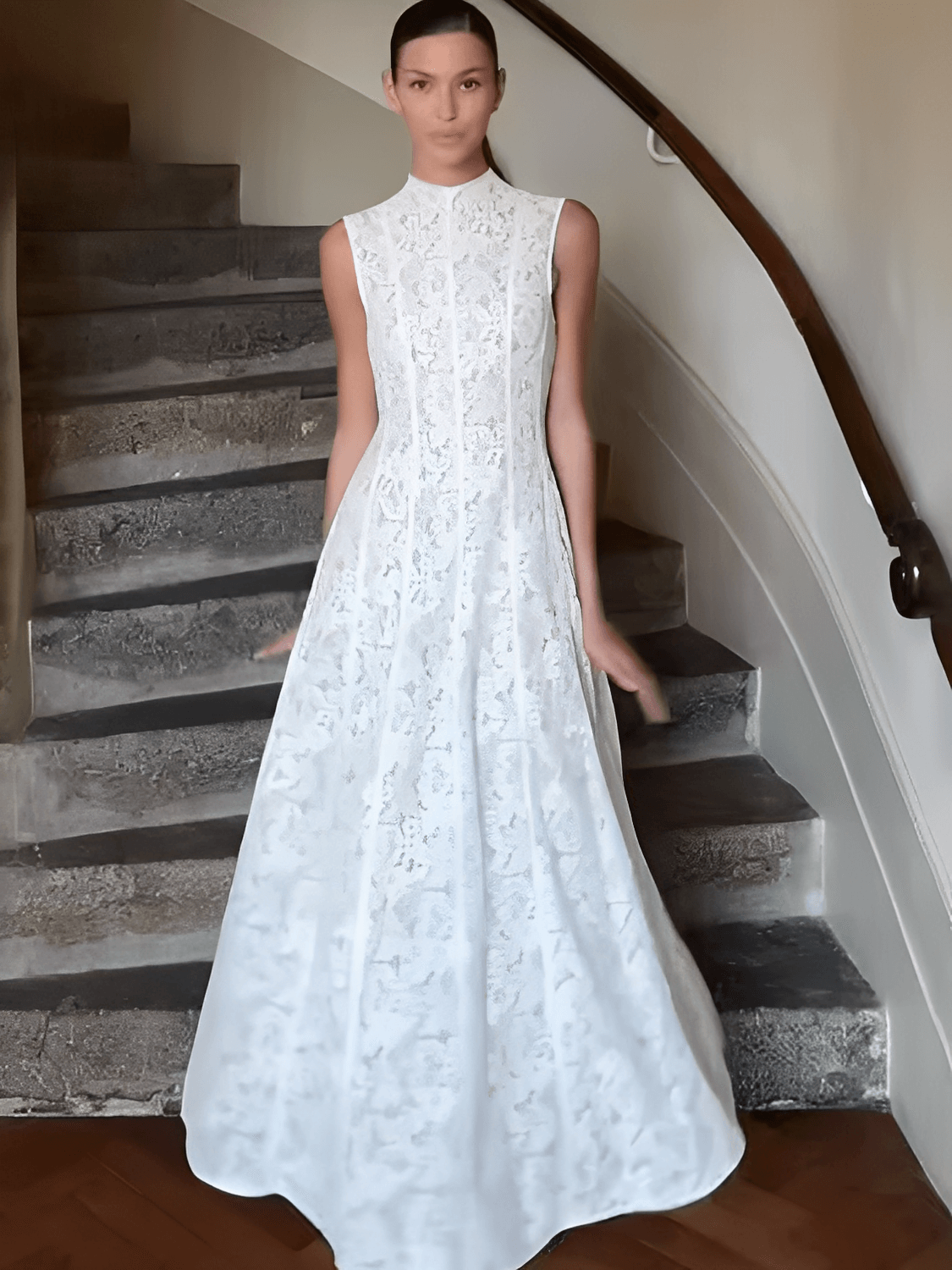 Vestido Feminino Midi em Renda Texturizada com Flores Acinturado e Acabamento Delicado  – Carlota
