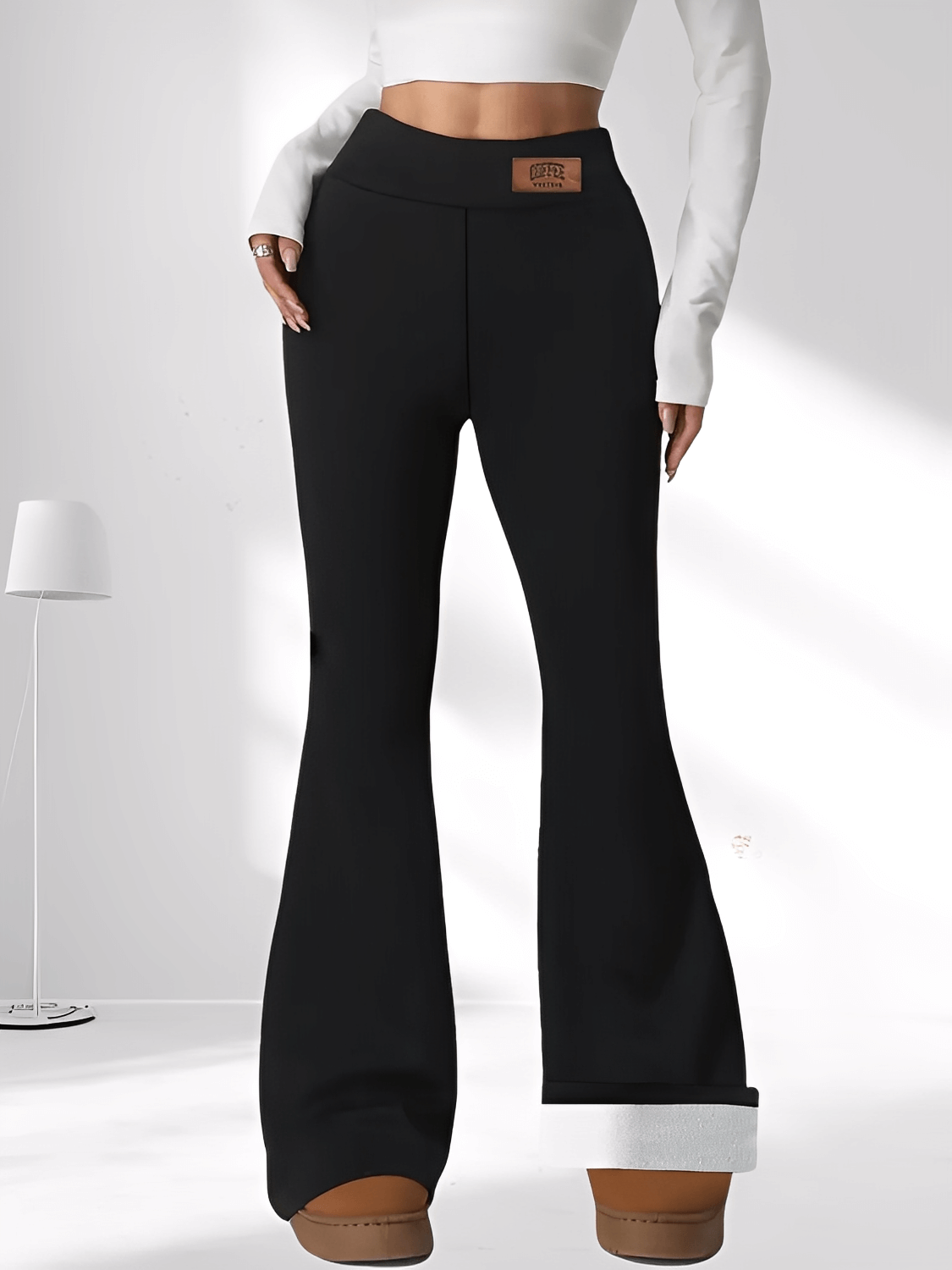 Calça Feminina Flare com Forro Peluciado Cintura Alta Modeladora e Efeito Levanta Bumbum - Magnólia