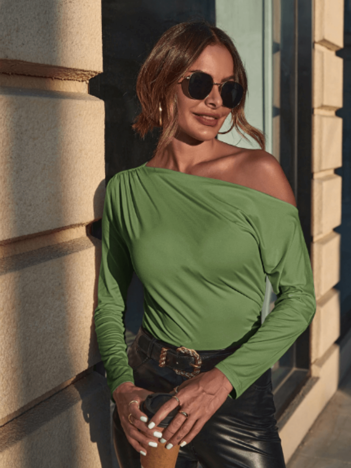 Blusa Feminina com Design Assimétrico de Ombro Único e Drapeado Sofisticado – Amaya