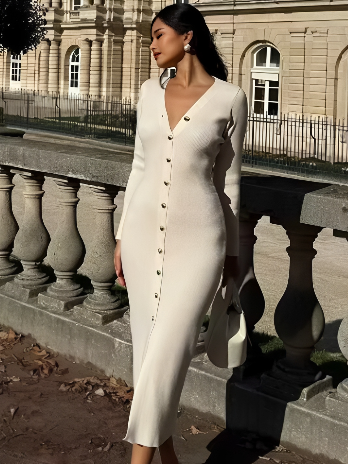 Vestido Midi Canelado Manga Longa com Decote V e Botões Frontais - Iracema