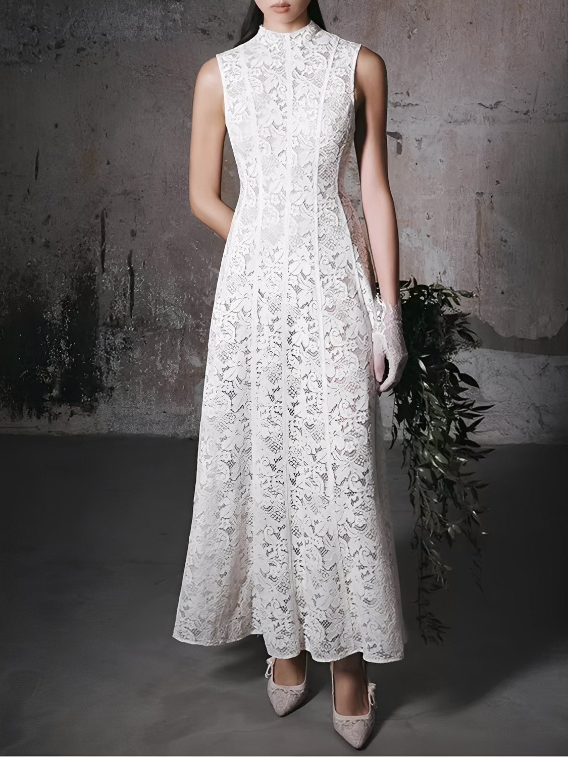Vestido Feminino Midi em Renda Texturizada com Flores Acinturado e Acabamento Delicado  – Carlota