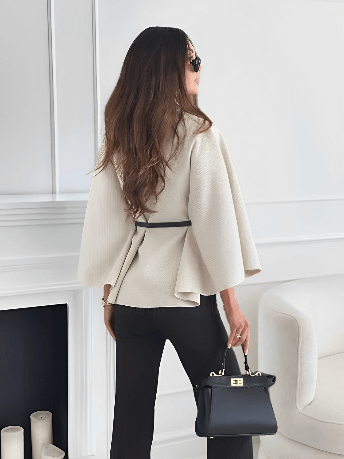 Casaco Tipo Capa com Gola Alta Manga Morcego e Cinto - Sophie