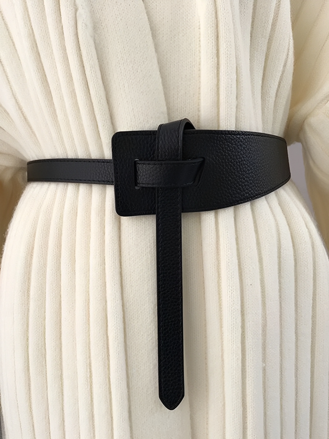 Cinto em Couro PU com Fecho de Encaixe e Design Assimétrico - Verena