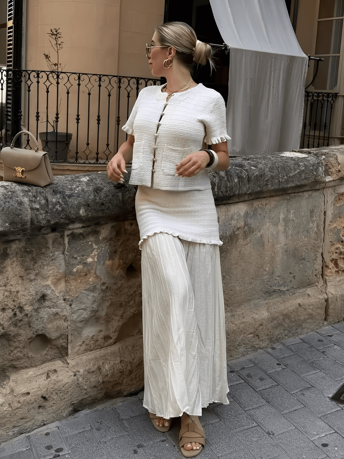 Conjunto Feminino em Tweed Texturizado com Blusa de Mangas Curtas Bolsos e Saia Longa Plissada em Duas Camadas - Suiany