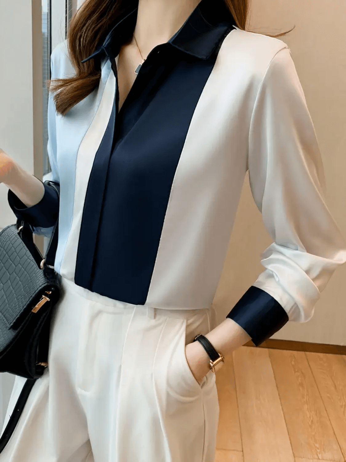 Camisa Feminina Acetinada Clássica com Gola Lapela e Punhos Contrastantes - Thaise