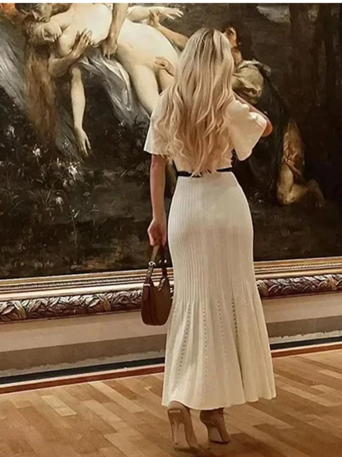 Vestido Midi de Tricô com Manga Curta e Abertura Frontal – Charlotte