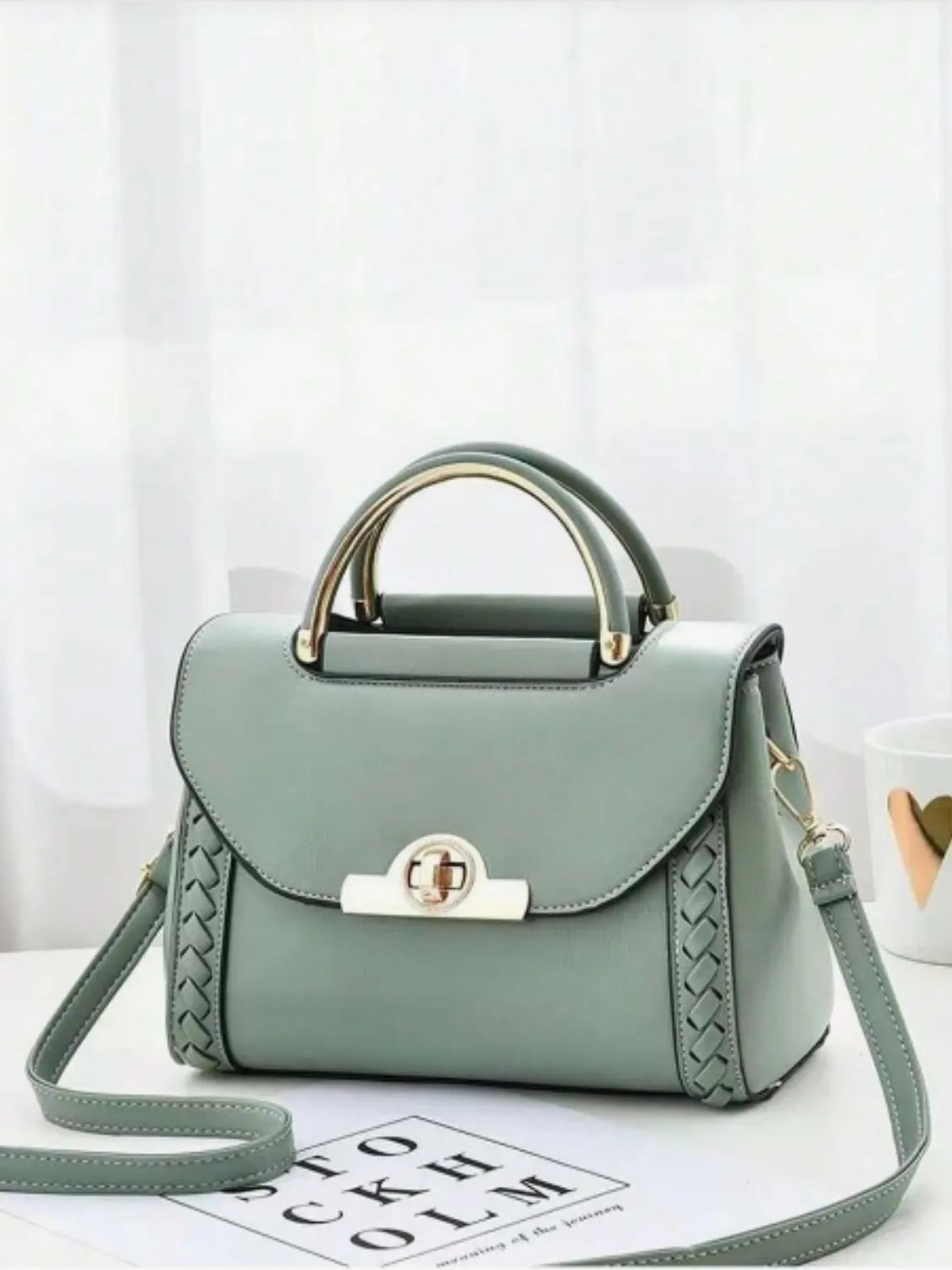 Bolsa Tiracolo Quadrada com Alça de Metal e Detalhes Trançados - July