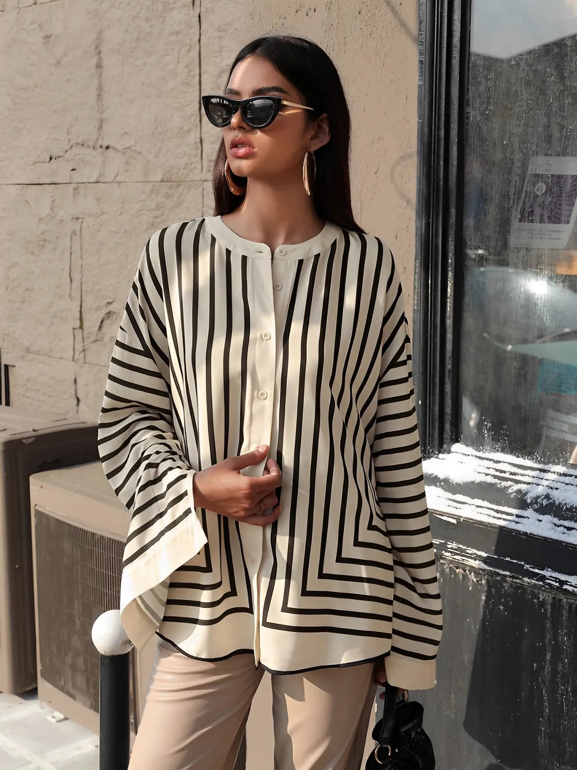 Camisa Feminina Bata Listrada com Manga Flare - Giulia