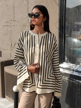 Camisa Feminina Bata Listrada com Manga Flare - Giulia