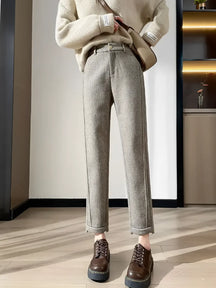 Calça Feminina Reta de Lã Caxemira com Cintura Alta e Elástico – Leda