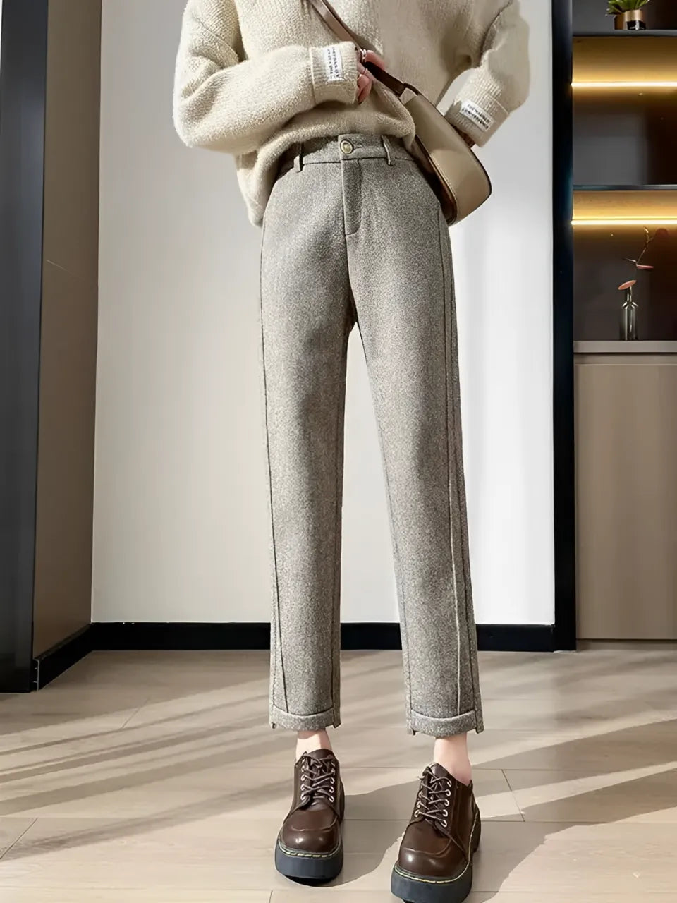 Calça Feminina Reta de Lã Caxemira com Cintura Alta e Elástico – Leda