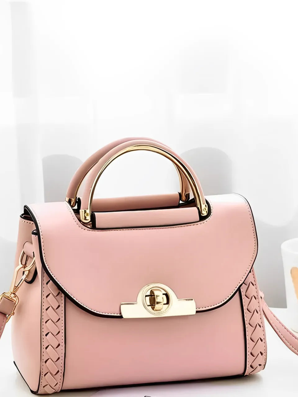 Bolsa Tiracolo Quadrada com Alça de Metal e Detalhes Trançados - July