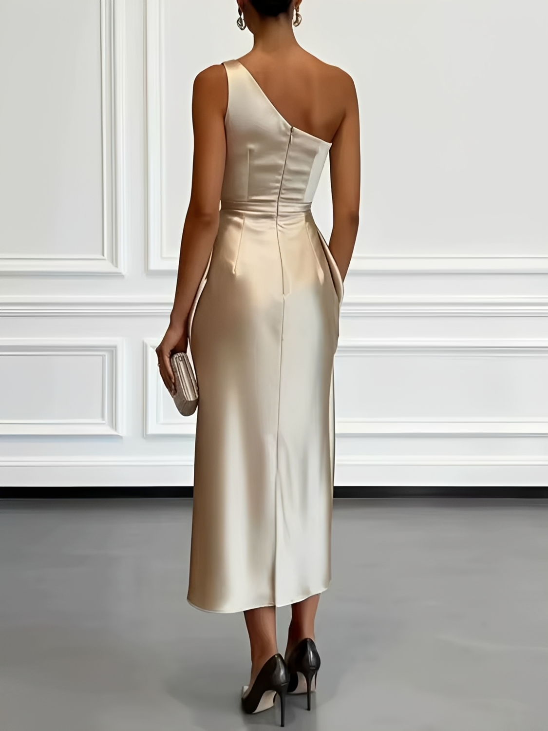 Vestido Acetinado com Decote Assimétrico e Drapeado Escultural -  Penelope
