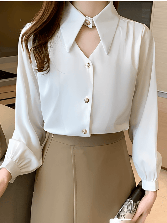 Camisa Feminina Acetinada com Gola Lapela Alongada e Fecho Decorativo Elegante no Pescoço – Lira