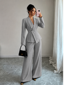 Conjunto Alfaiataria com Blazer Peplum Acinturado e Calça Pantalona- Loreta
