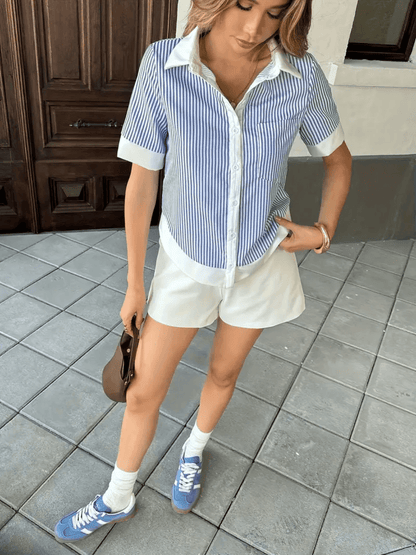 Camisa Feminina Estampada com Listras Verticais Lapela Manga Curta e Detalhes Contrastantes em Branco – Carole