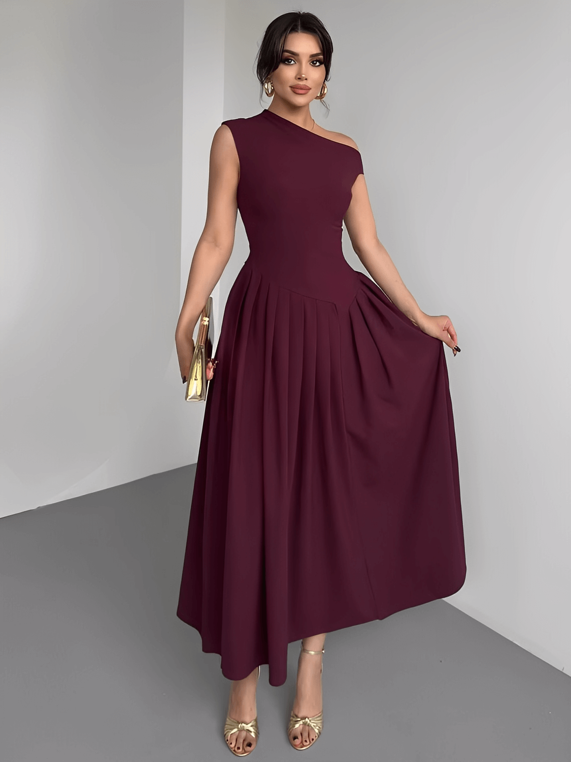 Vestido Maxi com Ombro Assimétrico e Saia Plissada Sofisticada – Luana