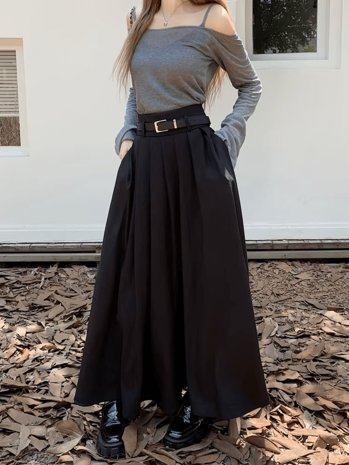 Saia Feminina Longa Plissada Estruturada  com Bolsos e Cintura Alta – Anisha