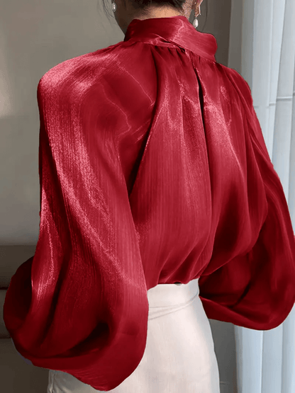 Camisa Feminina Acetinada com Manga Bufante Gola Alta e Efeito Holográfico – Thamy