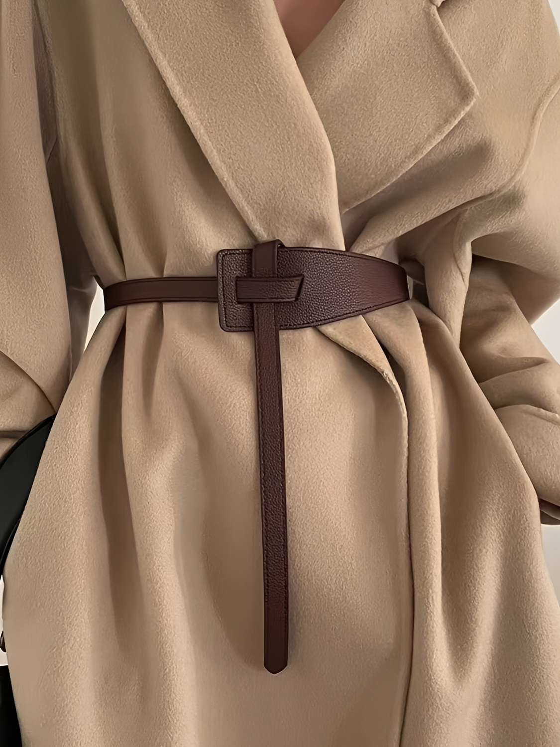 Cinto em Couro PU com Fecho de Encaixe e Design Assimétrico - Verena