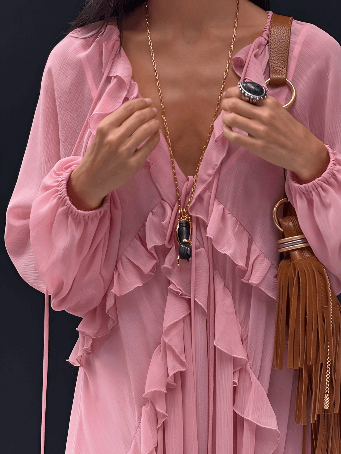 Vestido Feminino Longo em Chiffon com Babados em Camadas Decote em V e Mangas Longas – Amelie