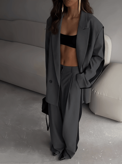 Conjunto Feminino em Alfaiataria com Blazer Oversized Trespassado Calça Pantalona  Cintura Elástica e Listra Lateral– Damares