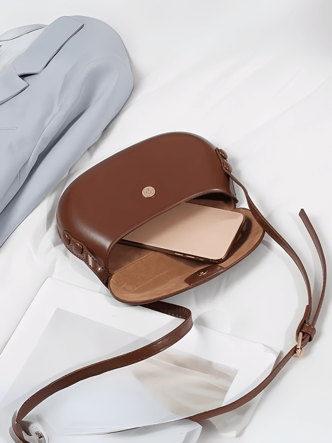 Bolsa Feminina em Couro PU com Design Arredondado Fecho Magnético e Alça Regulável – Odete