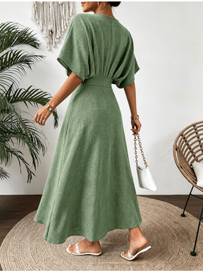 Vestido Midi Evasê Acinturado com Manga Morcego Decote V-  Mayla