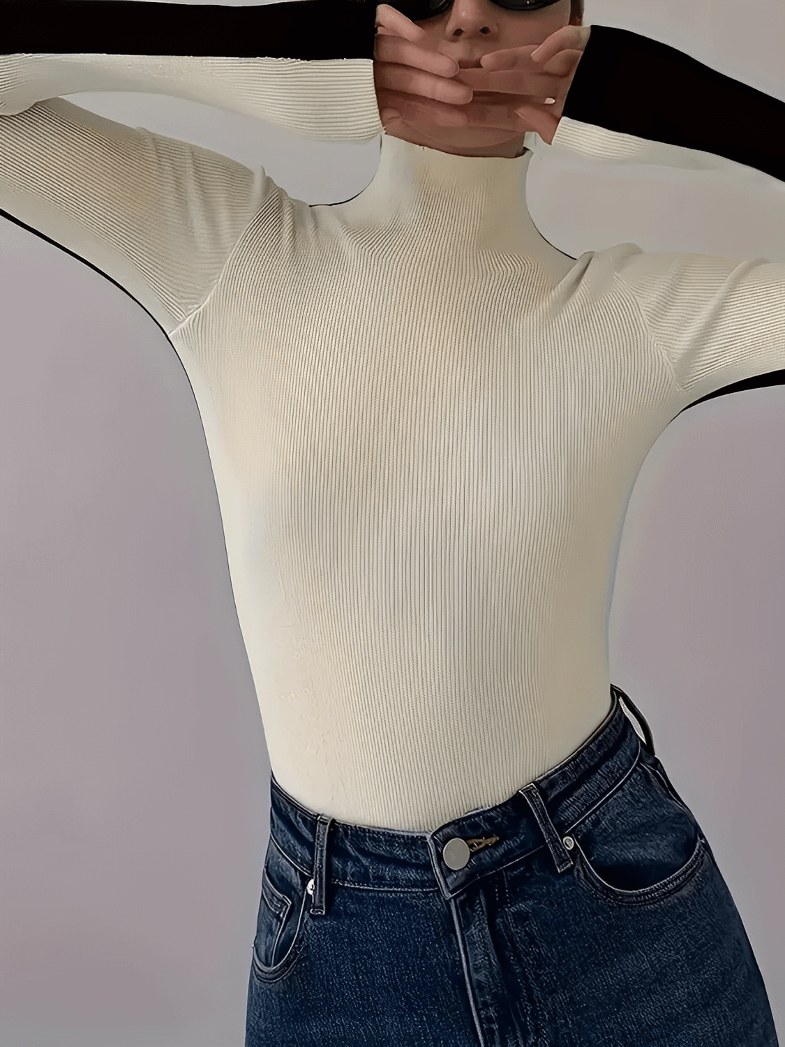 Suéter Feminino em Tricô Bicolor com Gola Alta e Design Versátil de Dupla Face - Savana
