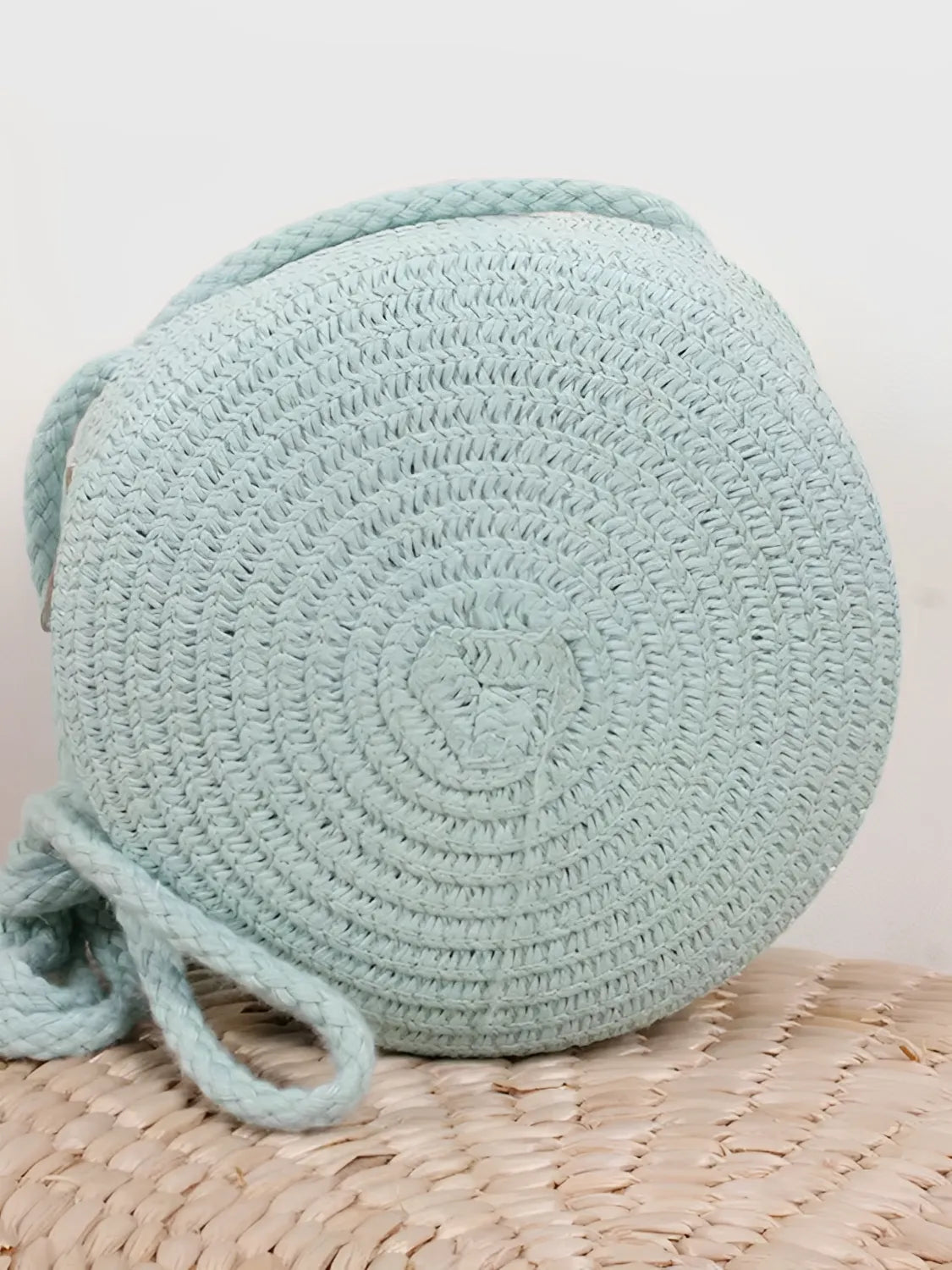 Bolsa Redonda Transversal em Palha com Alça de Corda e Zíper – Aurora