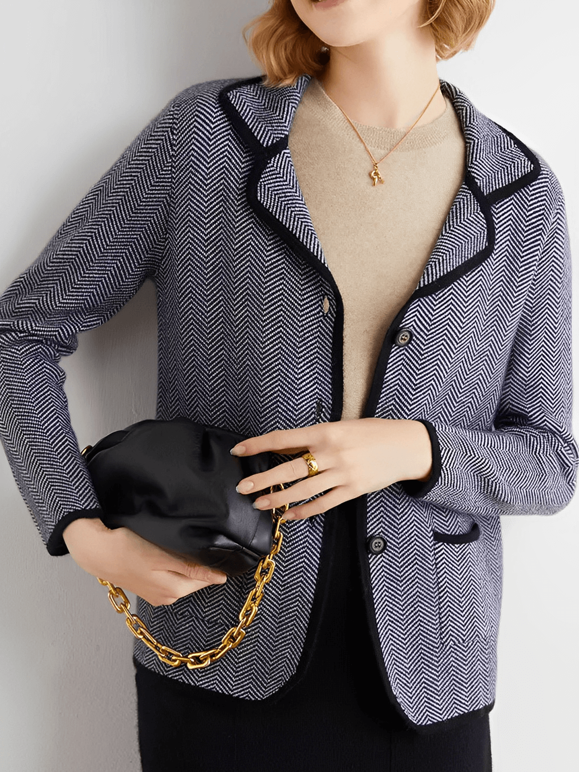 Blazer em Lã Estruturada com Gola Clássica e Bolsos  – Maria