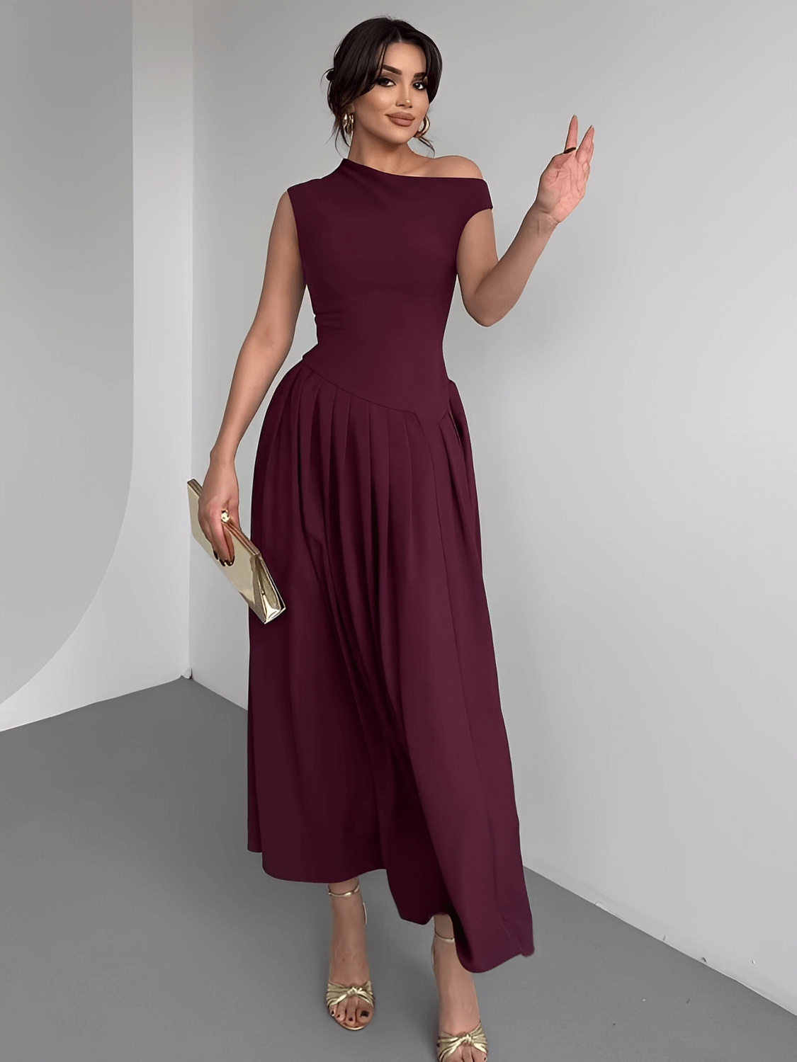 Vestido Maxi com Ombro Assimétrico e Saia Plissada Sofisticada – Luana