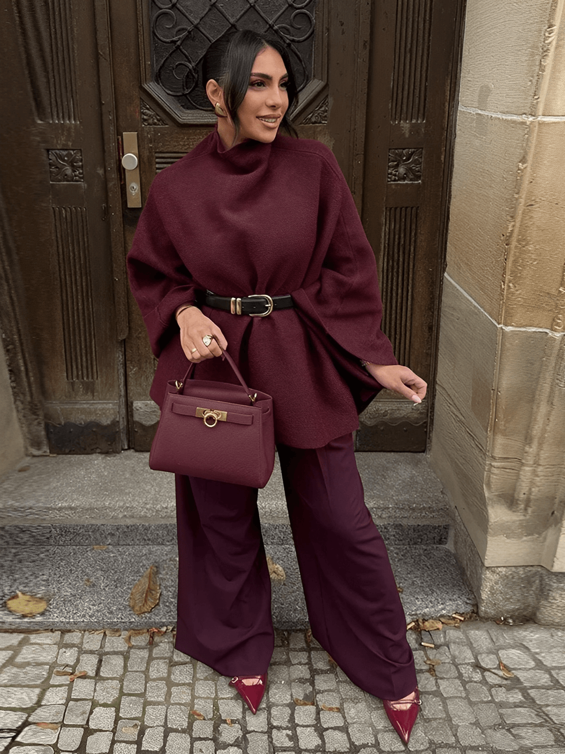 Casaco Feminino Estilo Capa Assimétrico Estruturado com Gola Alta e Modelagem Poncho - Lenir