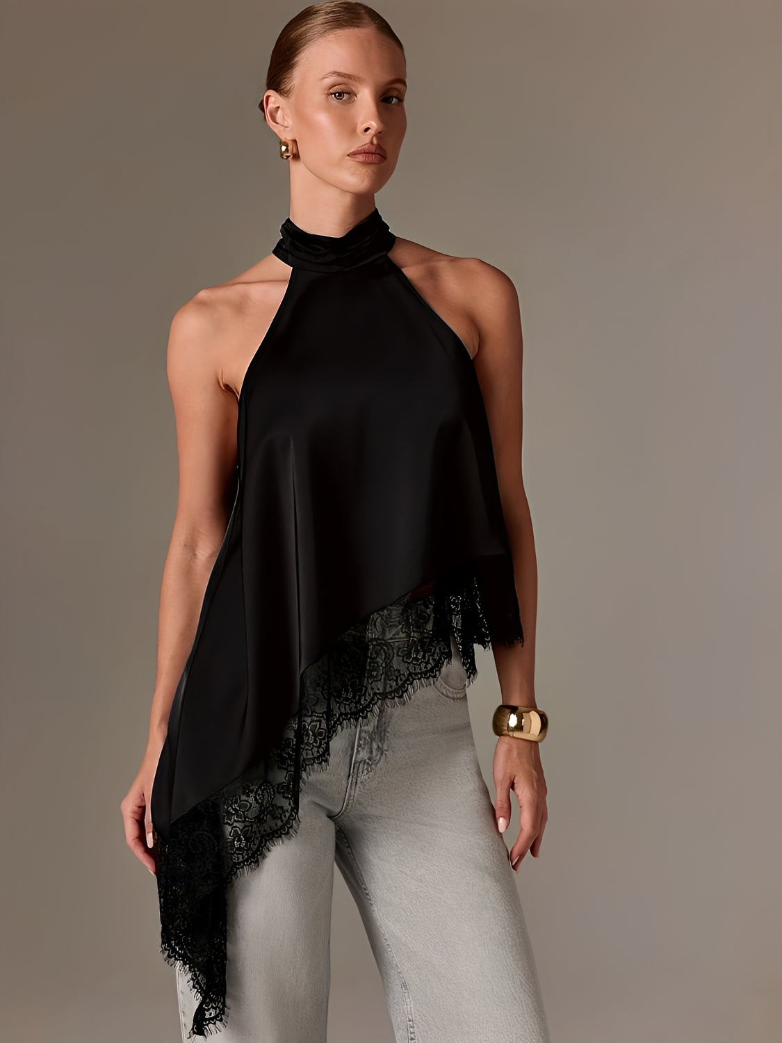 Blusa Halter Acetinada com Barra Assimétrica em Renda Delicada – Ximena