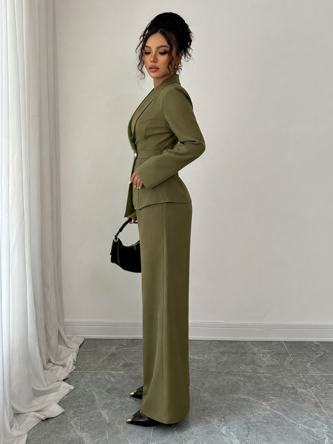Conjunto Alfaiataria com Blazer Peplum Acinturado e Calça Pantalona- Loreta