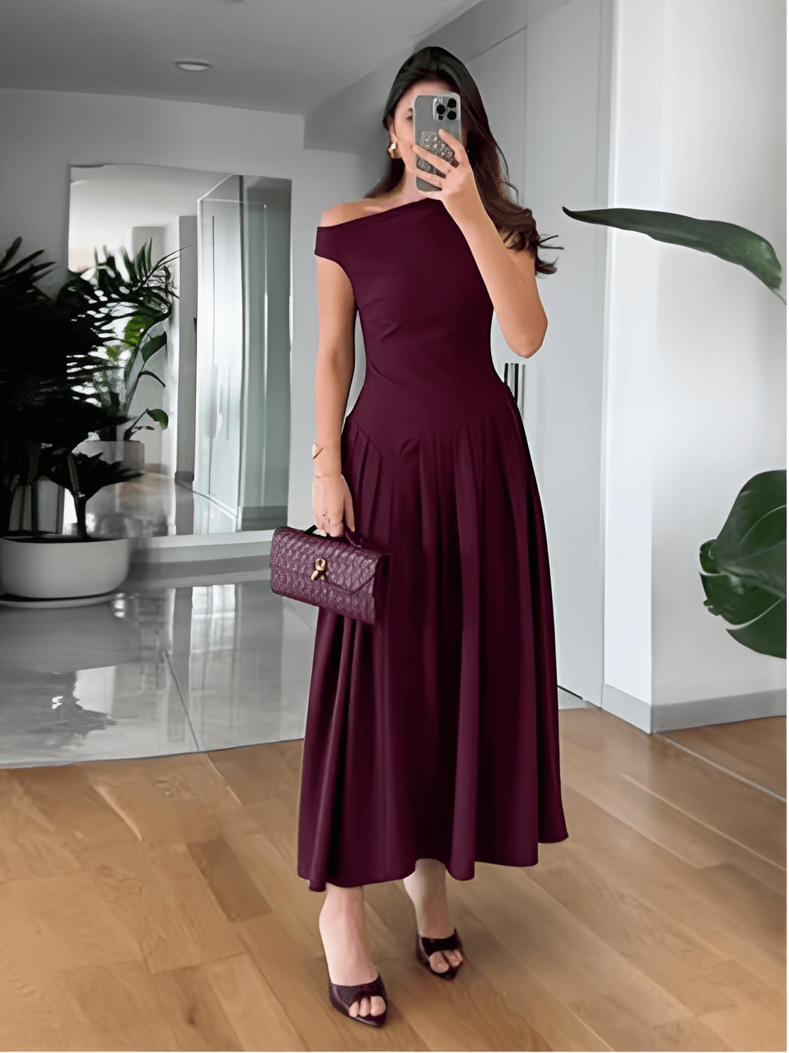 Vestido Feminino Maxi com Ombro Assimétrico e Saia Plissada – Luana