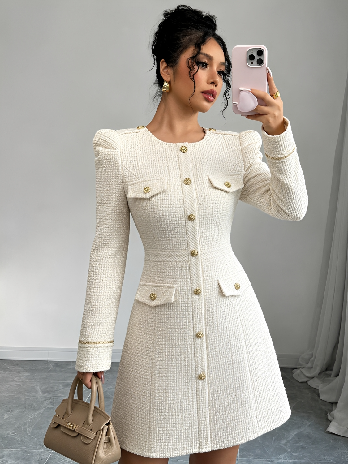 Vestido em Tweed Estruturado Levemente Evasê com Botões Dourados - Antonela
