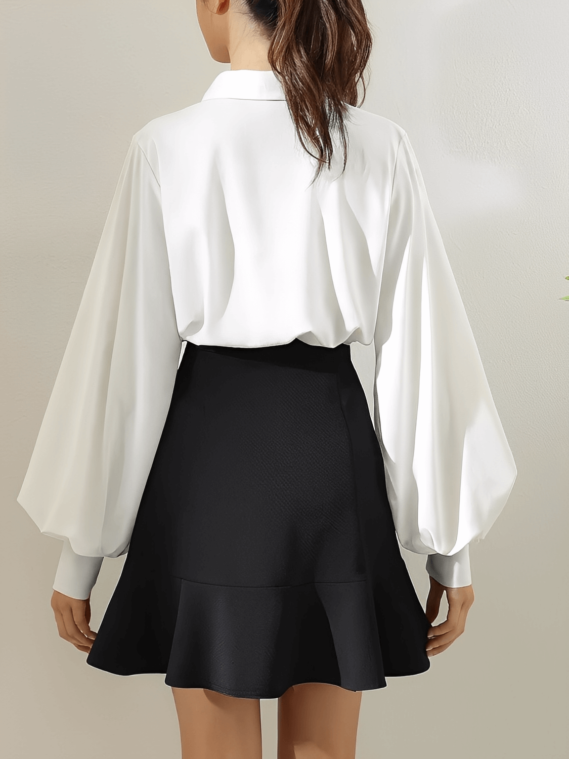 Camisa Feminina em Tecido Estruturado com Manga Lanterna e Gola Lapela – Scarllet