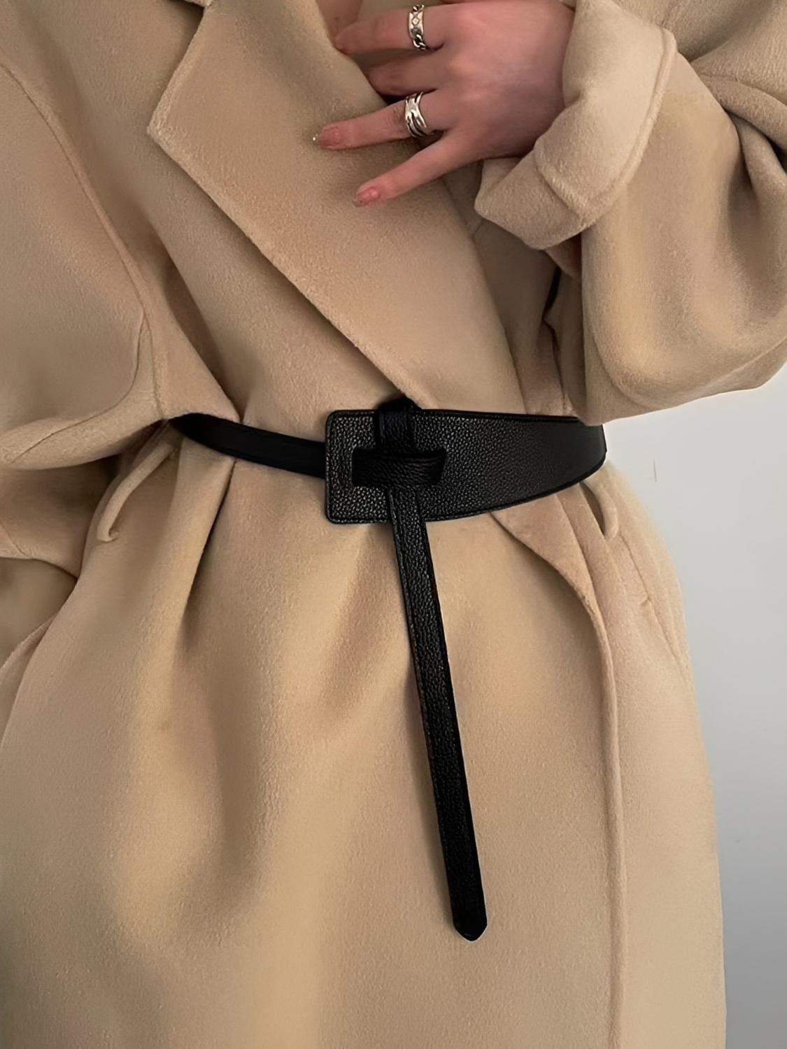 Cinto em Couro PU com Fecho de Encaixe e Design Assimétrico - Verena