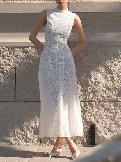 Vestido Feminino Midi em Renda Texturizada com Flores Acinturado e Acabamento Delicado  – Carlota