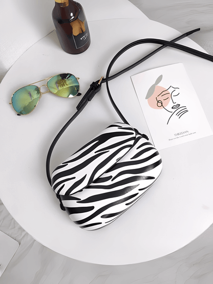 Bolsa Feminina em Couro PU com Design Arredondado Fecho Magnético e Alça Regulável – Odete