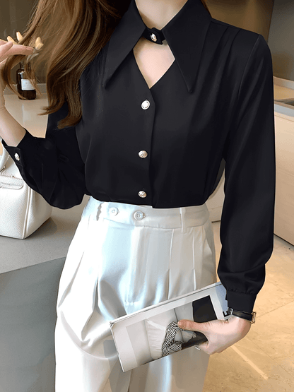 Camisa Feminina Acetinada com Gola Lapela Alongada e Fecho Decorativo Elegante no Pescoço – Lira