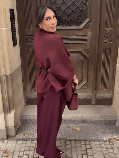 Casaco Feminino Estilo Capa Assimétrico Estruturado com Gola Alta e Modelagem Poncho - Lenir