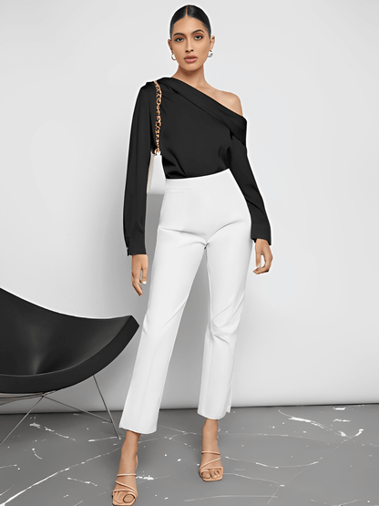 Blusa Feminina Acetinada com Decote Assimétrico e Fechamento com Botão nos Punhos – Diná