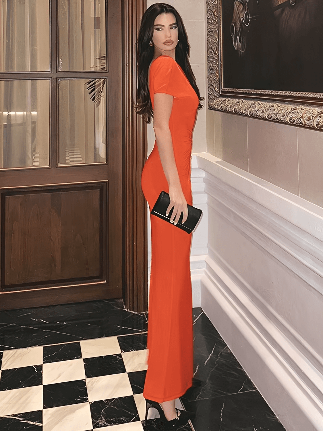 Vestido Feminino Longo com Recorte em Gota no Colo Decote U nas Costas e Flor Aplicada em Drapeado Lateral – Clementine