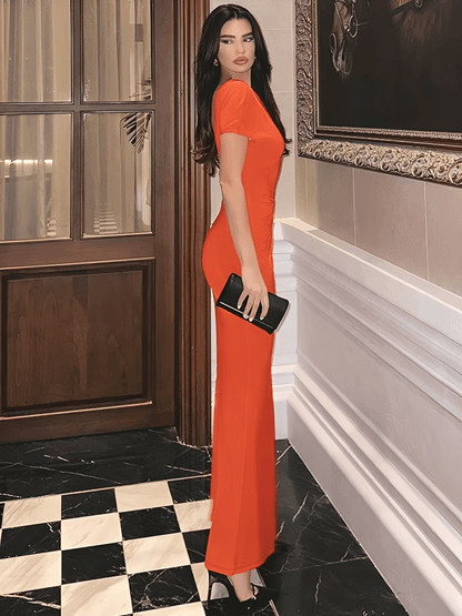 Vestido Feminino Longo com Recorte em Gota no Colo Decote U nas Costas e Flor Aplicada em Drapeado Lateral – Clementine
